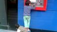 Podivné momentky bankomatů