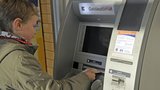 Bankomaty jsou rájem bakterií: Jako veřejné záchodky!