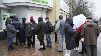 Expresní peněžní převody zažívají boom. Rusům nahrazují zablokované bankovní transakce