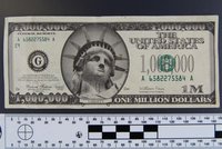 Chlapec chtěl použít milionovou bankovkou: Na místě zasahovala policie