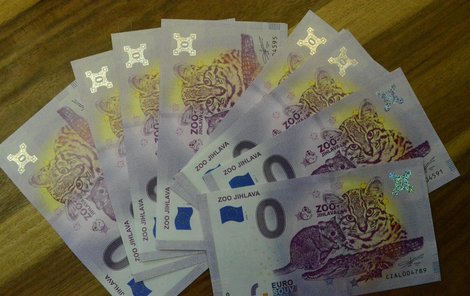Po eurobankovkách se jen zaprášilo.