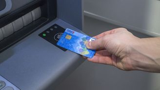 Bezkontaktně lze vybírat již na 500 bankomatech České spořitelny