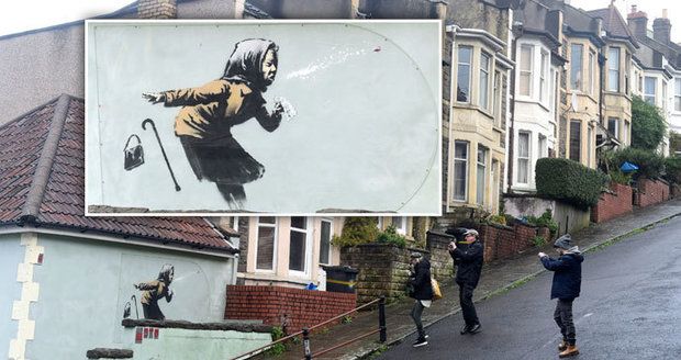 Slavný grafiťák Banksy udělal na dům „Hepčík!“ Učinil z jeho majitelky multimilionářku?