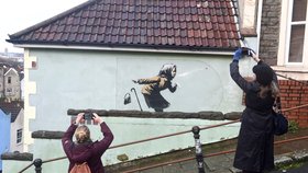 Slavný grafiťák Banksy udělal na dům „Hepčík!“ Udělal z jeho majitelky multimilionářku?