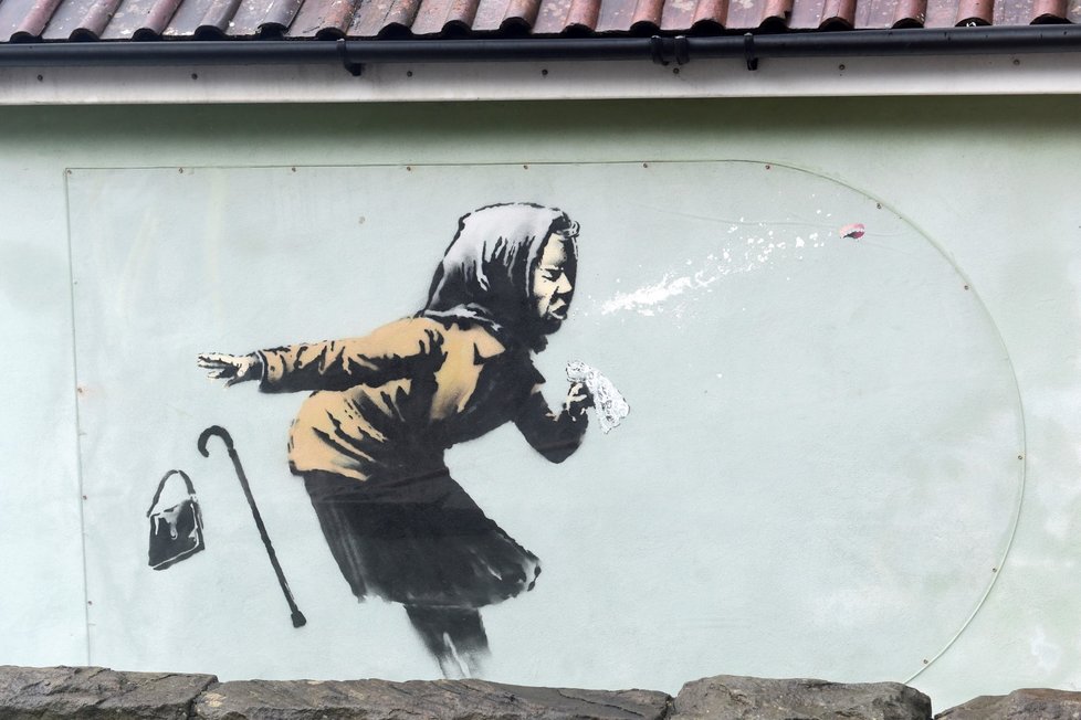 Slavný grafiťák Banksy udělal na dům „Hepčík!“ Udělal z jeho majitelky multimilionářku?