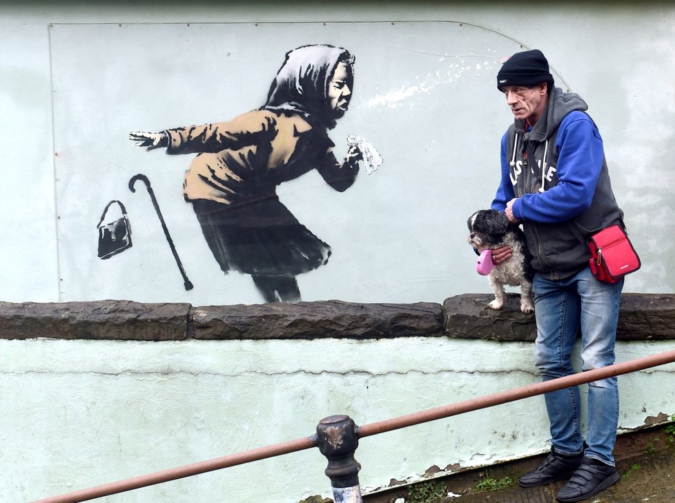 Slavný grafiťák Banksy udělal na dům „Hepčík!“ Udělal z jeho majitelky multimilionářku?