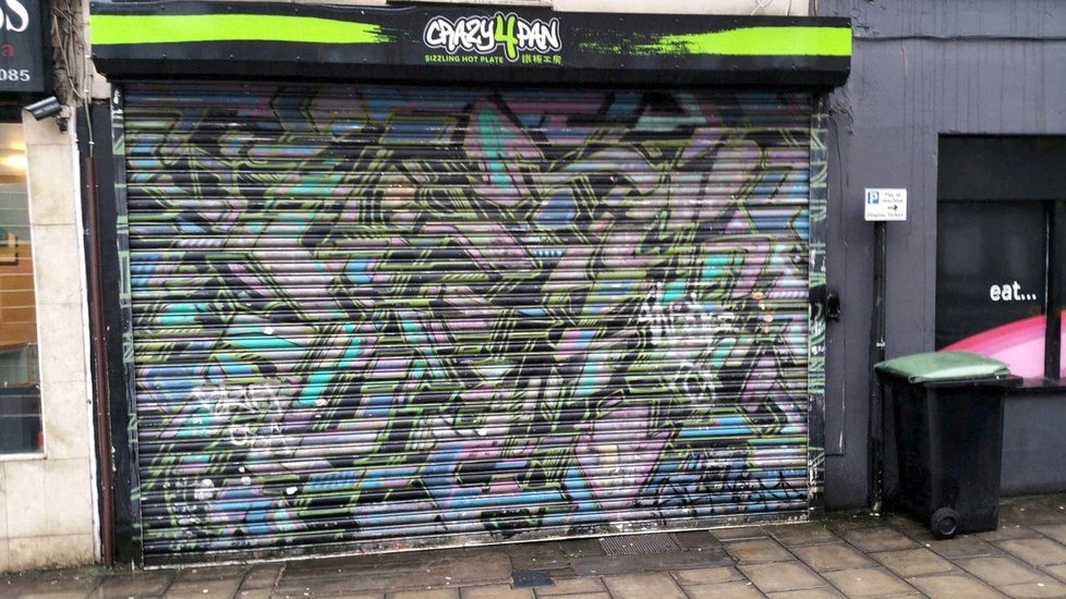Majitel obchodu přetřel rané dílo anonymního umělce Banksyho