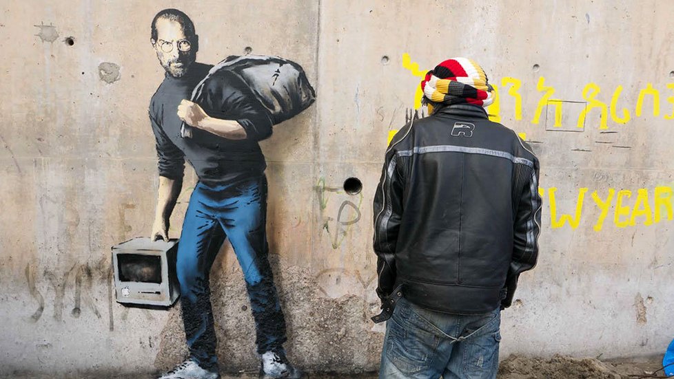 Spoluzakladatel firmy Apple a syn syrského migranta Steve Jobs na graffiti autora Banksyho ve francouzském Calais