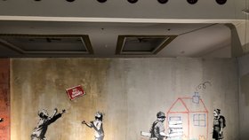 V odsvěceném kostele sv. Michala nedaleko Staroměstského náměstí je k vidění výstava World of Banksy