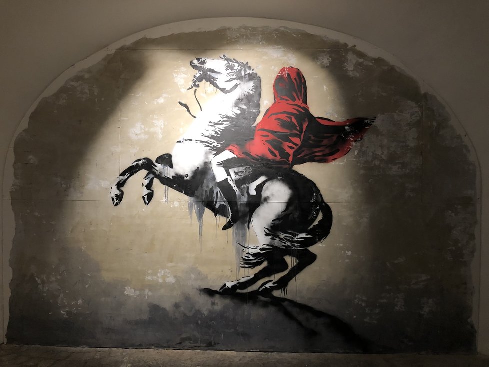 V odsvěceném kostele sv. Michala nedaleko Staroměstského náměstí je k vidění výstava World of Banksy