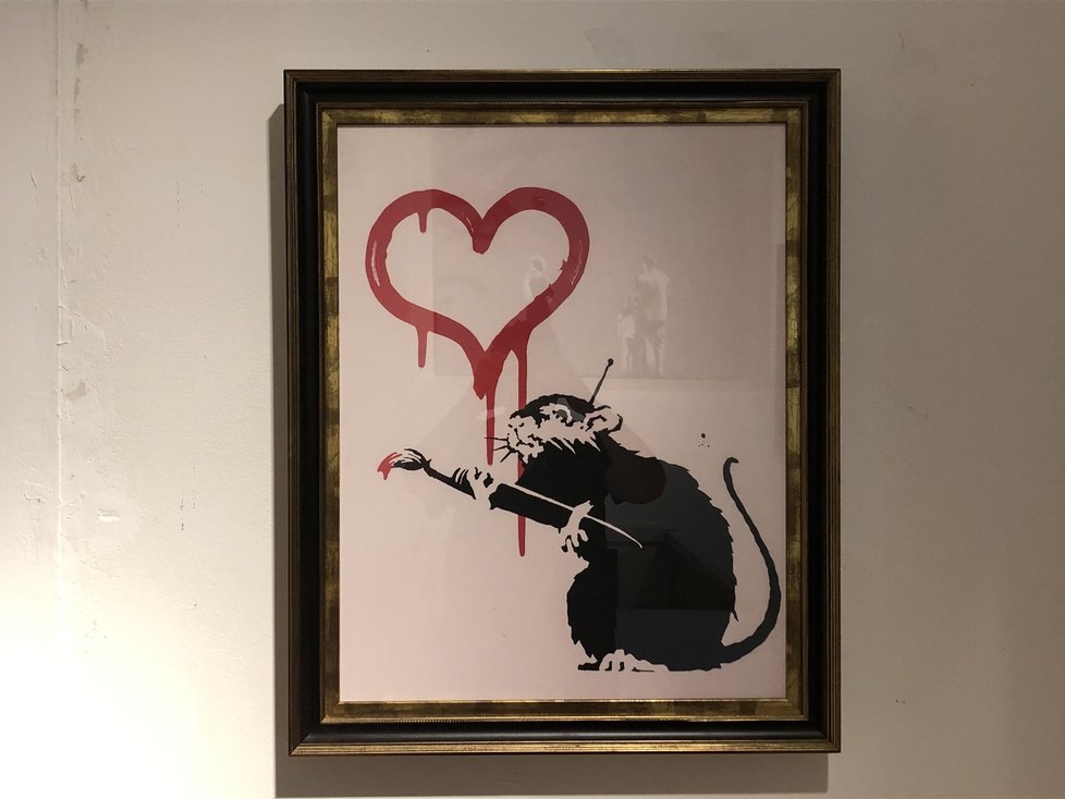 V odsvěceném kostele sv. Michala nedaleko Staroměstského náměstí je k vidění výstava World of Banksy