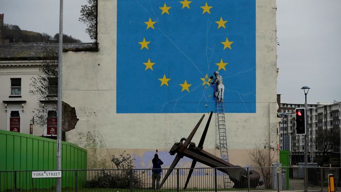Banksyho ztvárnění brexitu v britském Doveru