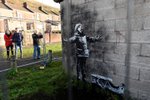 Jedno ze zatím posledních Banksyho děl se objevilo 20. prosince loňského roku na stěně garáže v Port Talbotu ve Walesu.