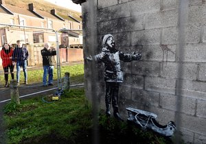 Jedno ze zatím posledních Banksyho děl se objevilo 20. prosince loňského roku na stěně garáže v Port Talbotu ve Walesu.