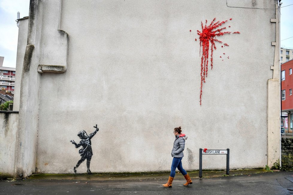 Banksyho nejnovější dílo v Bristolu bylo vandaly posprejováno jen pár dnů po jeho zjevení
