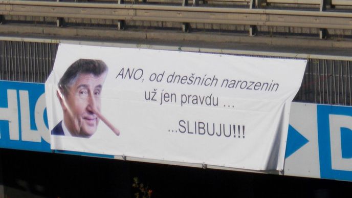 Banner s Andrejem Babišem na Jižním městě