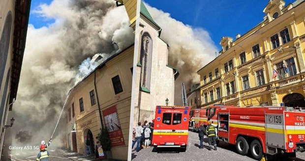 Plameny poničily historické centrum Banské Štiavnice: Lidé poslali na pomoc statisíce