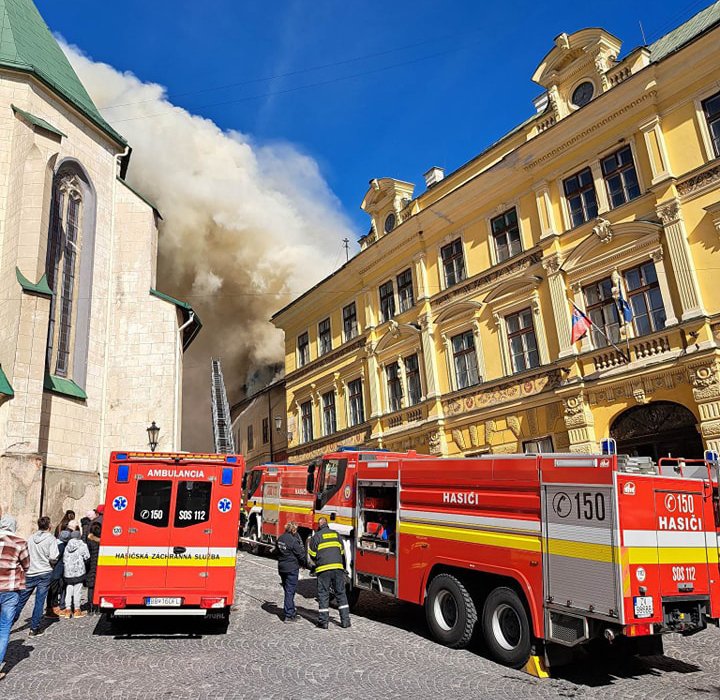 Požár v historickém centru města Banská Štiavnica (8. 3. 2023)