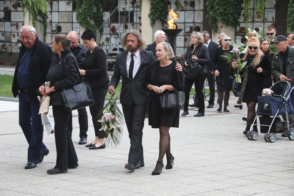 Basiková prožívá nejtěžší období svého života.