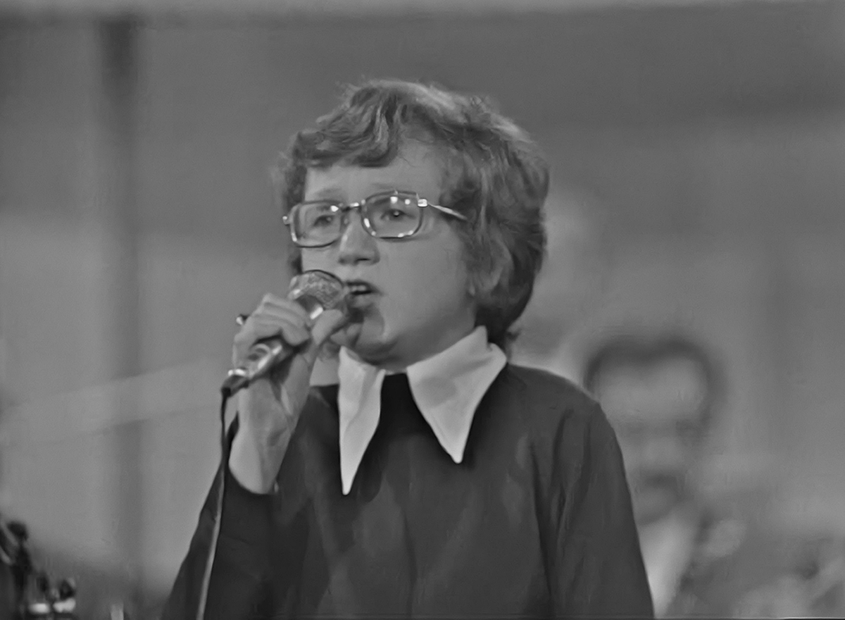 Když 12letá Bára Basiková vystoupila roku 1975 v pořadu Zpívá celá rodina s písní Markétka od Marie Rottrové, budoucí hvězdu by v ní hledal málokdo.
