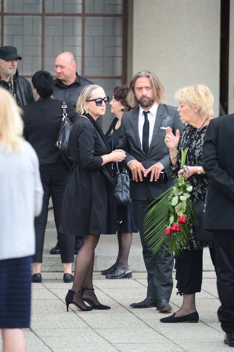 Utajený pohřeb maminky Báry Basikové.