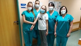 Bára (13) porazila s pomocí lékařů z FN Ostrava závažné postcovidové onemocnění postihující děti. 