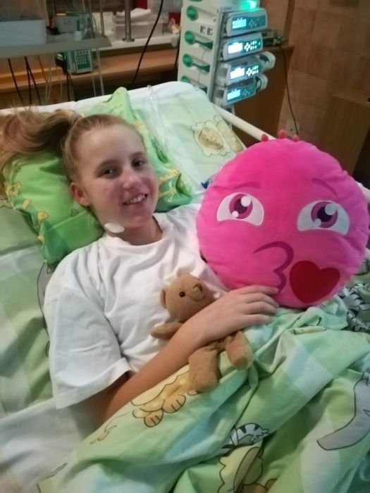 Bára (13) porazila s pomocí lékařů z FN Ostrava závažné postcovidové onemocnění postihující děti. 
