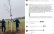 Bára Jánová a Ladislav Ondřej zasadili strom Bára Jánová a Ladislav Ondřej zasadili strom