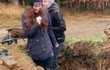 Bára Jánová a Ladislav Ondřej zasadili strom Bára Jánová a Ladislav Ondřej zasadili strom