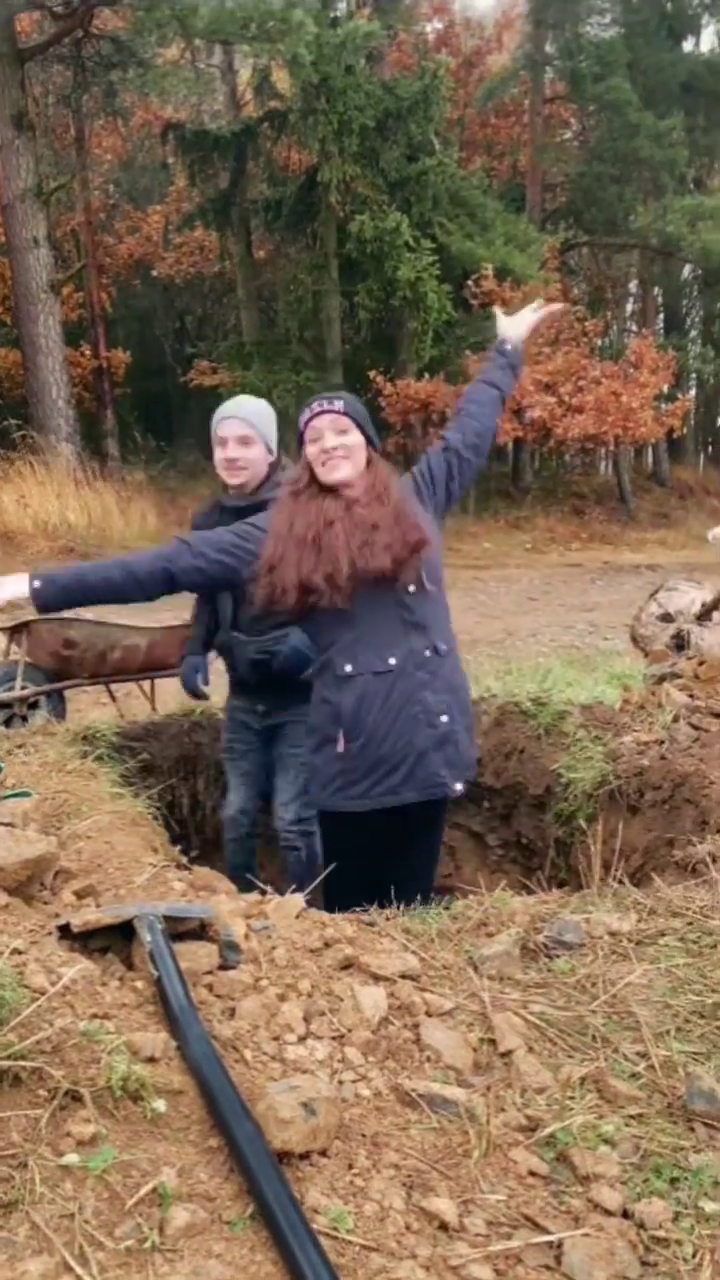 Bára Jánová a Ladislav Ondřej zasadili strom.