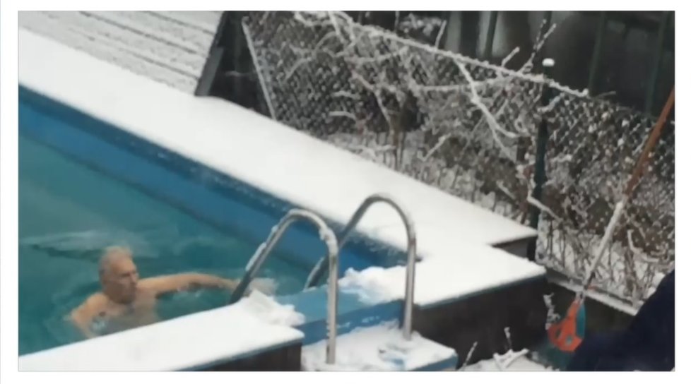 Luděk Munzar v bazénu v lednu 2018