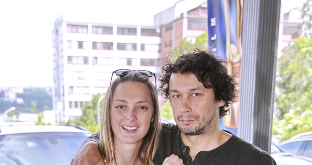 Bára Poláková čeká dítě s Pavlem Liškou.