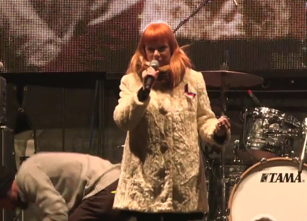 Bára Štěpánová na Václaváku moderovala 17. listopadu část koncertu během Festivalu svobody