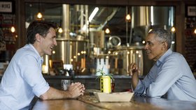 Barack Obama a Justin Trudeau zašli na pivo.