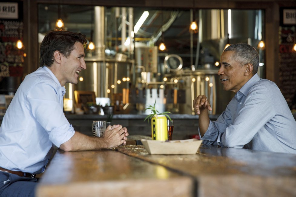 Barack Obama a Justin Trudeau zašli na pivo.