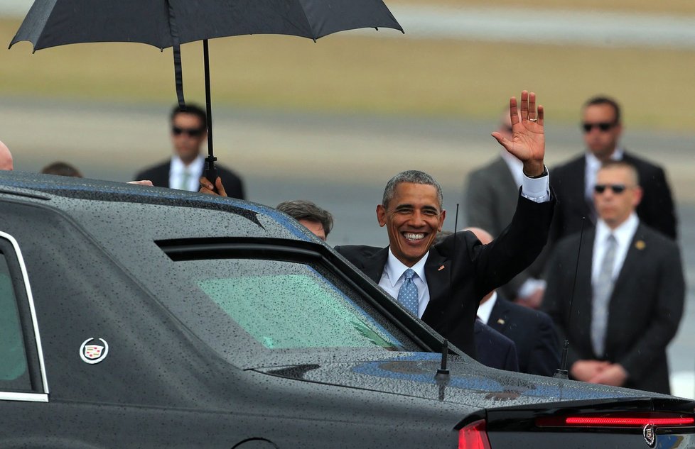 Poprvé po 88 letech:  Americký prezident přiletěl na Kubu.
