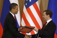 Medveděv: Dohoda s USA skoro hotová, zbrojí ale dál