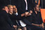 Z výrazu Michelle je vidět, že měla prezidentova flirtovaní plné zuby.