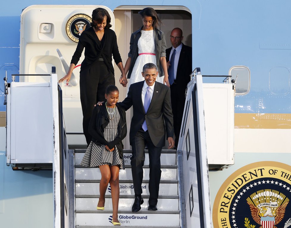 Obama doufá, že s manželkou Michelle jdou dcerám dobrým příkladem