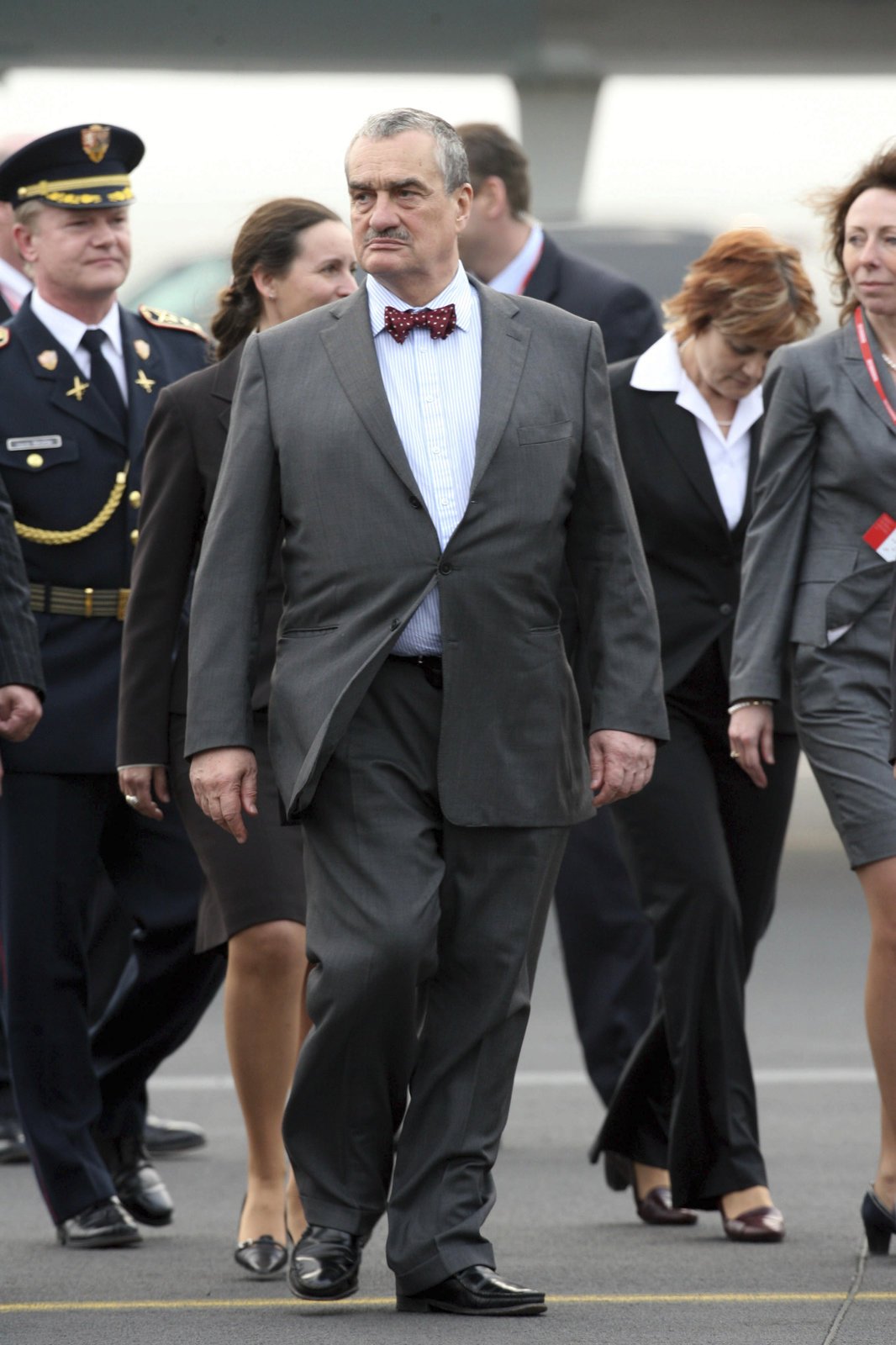 Karel Schwarzenberg během návštěvy Baracka Obamy v Praze v roce 2009.