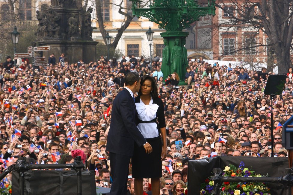 Barack Obama s manželkou Michelle při návštěvě Prahy v dubnu 2009