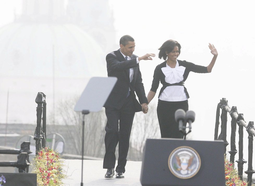 Barack Obama s manželkou Michelle při návštěvě Prahy v dubnu 2009