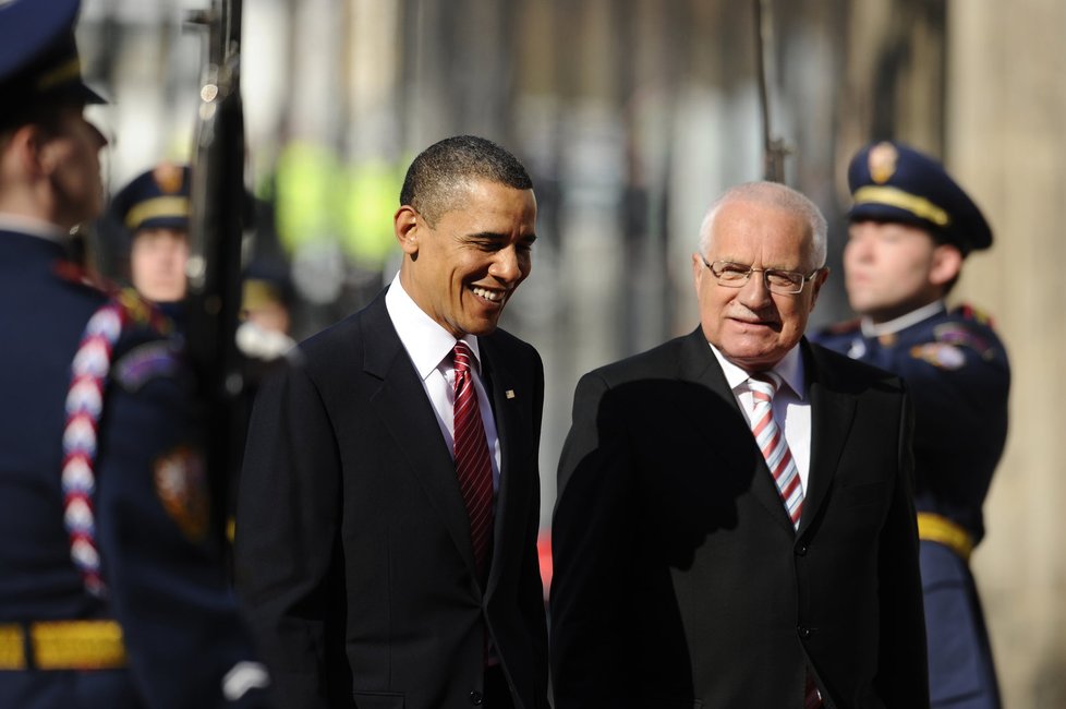 Barack Obama při své druhé návštěvě Prahy jednal v roce 2010 s Dmitrijem Medveděvem. Oba prezidenty přivítal Václav Klaus.