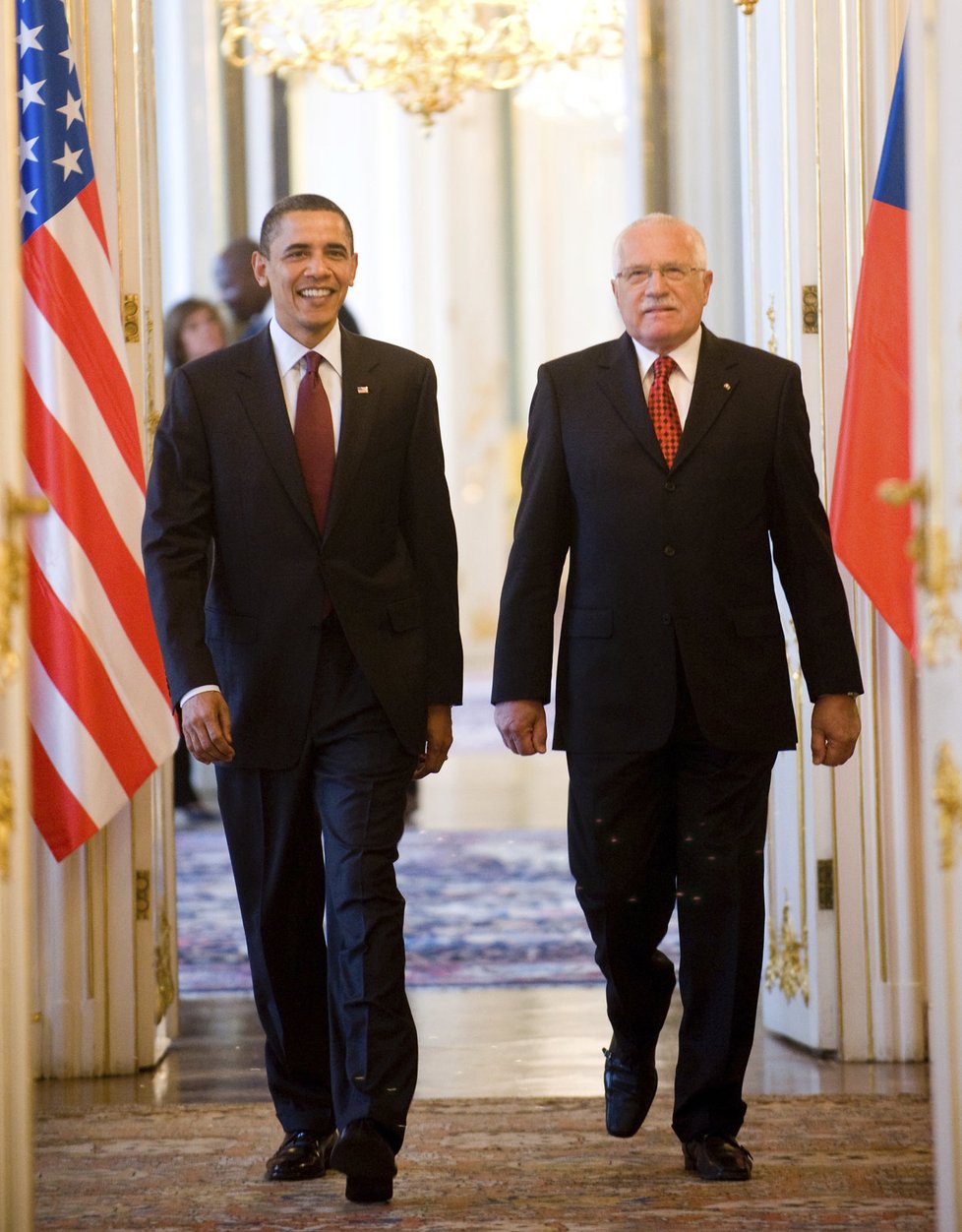 Barack Obama při své druhé návštěvě Prahy jednal v roce 2010 s Dmitrijem Medveděvem. Oba prezidenty přivítal Václav Klaus.
