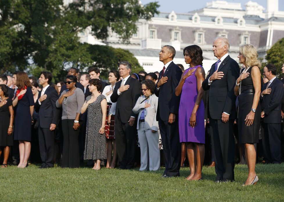 Prezident barack Obama s manželkou a viceprezidentem uctil minutou ticha oběti 11. září