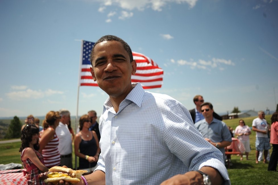 Šťastný Barack Obama: S hot dogem v ruce