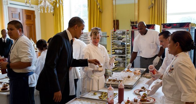 Obama na revizi v kuchyni Bílého domu