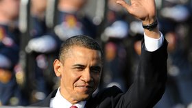 Barack Obama měl být lékem na americké i světové problémy, zatím ale bojuje s tvrdou domácí kritikou