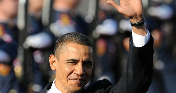 Barack Obama měl být lékem na americké i světové problémy, zatím ale bojuje s tvrdou domácí kritikou