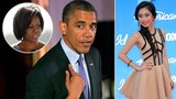 Obama má milenku? Prezident vysvětloval červenou rtěnku na límečku
